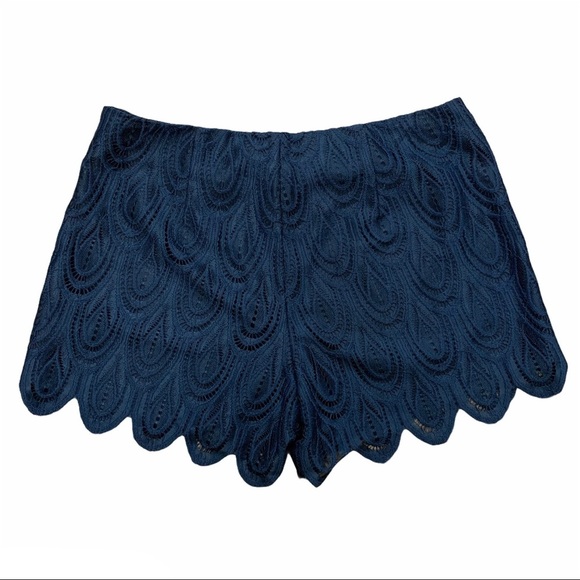 Lilly Pulitzer Black Lace Pull-On Shorts SO PRETTY!! - Picture 3 of 3